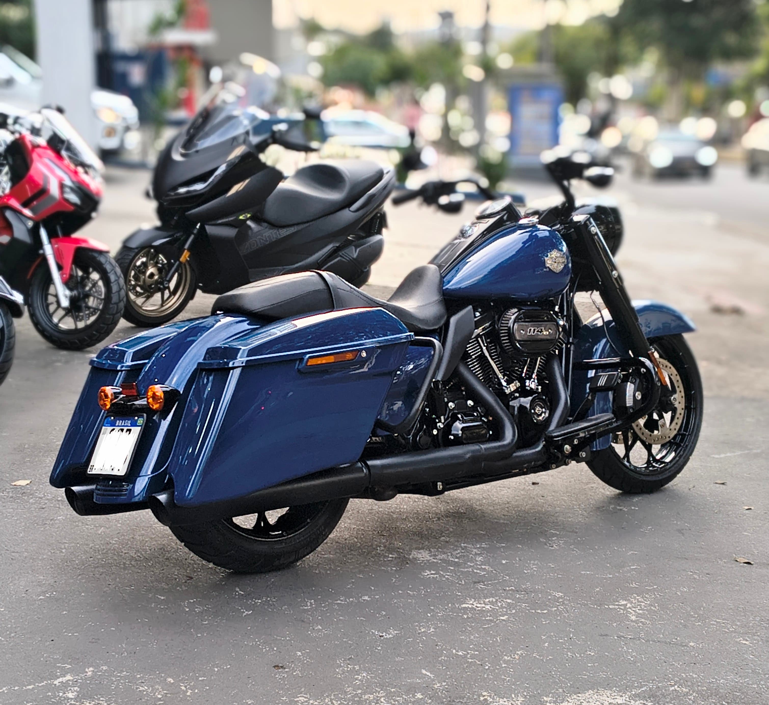 Harley Davidson  Road King Special FLHRXS  4