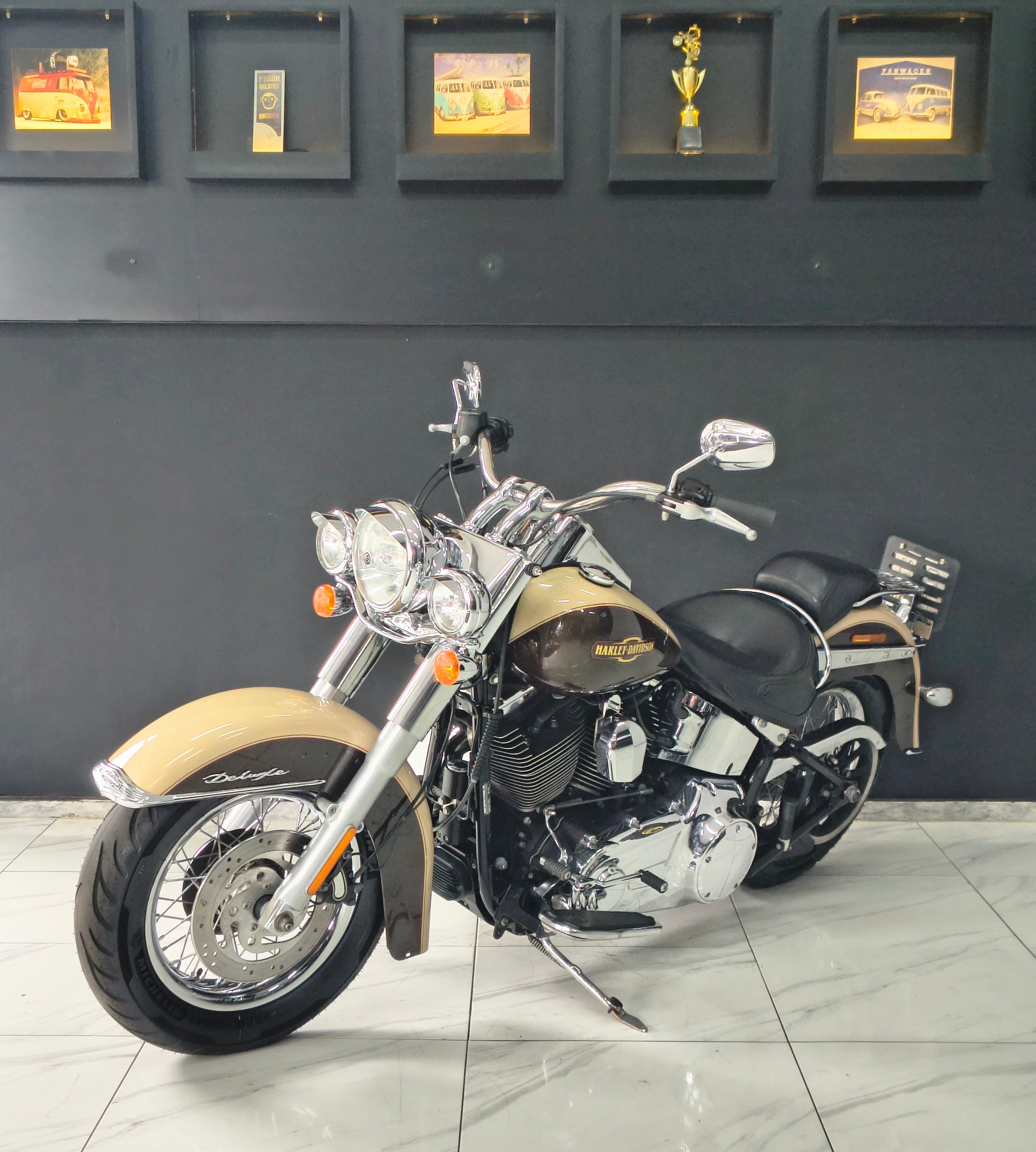 Harley Davidson  Softail Deluxe FLSTN  2