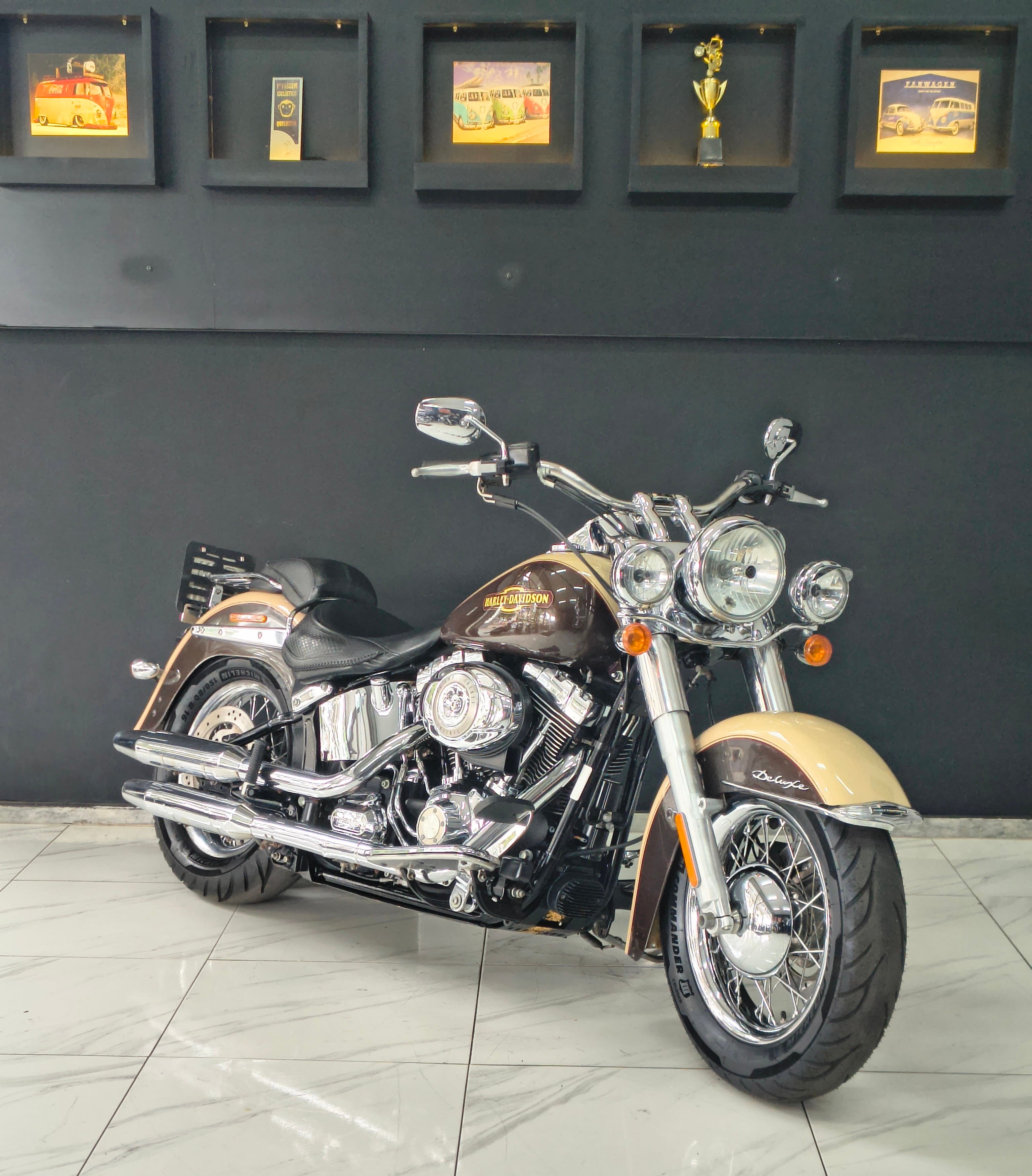 Harley Davidson  Softail Deluxe FLSTN 
